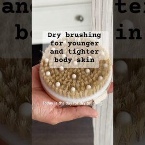 Do it now! dry brushing once a week and get cellulite free, tight, glowing body skin. ✨